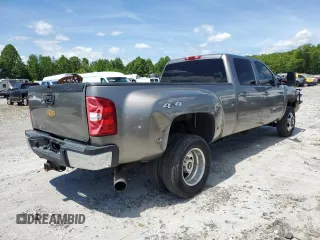 2013 Chevrolet Silverado 3500HD LTZ z VIN 1GC4K1C85DF245818, wystawiony jako Copart lot #56133955 z przebiegiem 288 943 mil mil oraz Tytuł czysty. Historia ofert i sprzedaży dostępna na DreamBid. Obrazek 3.