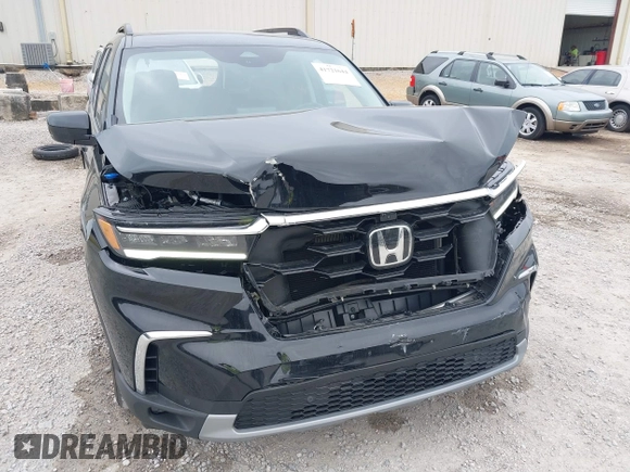 2024 Honda Pilot Elite with VIN 5FNYG1H87RB035776, listed as a IAAI auction lot 41721644 with 14,697 mi miles. Bid and sale history available at carsss.com. Image 6.