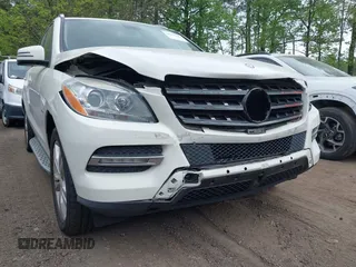 2012 Mercedes-Benz M ML 350 with VIN 4JGDA5HB1CA063846, listed as a IAAI auction lot 42032560 with 175,946 mi miles. Bid and sale history available at carsss.com. Image 6.