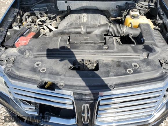 2015 Lincoln Navigator z VIN 5LMJJ2JT7FEJ04172, wystawiony jako Copart lot #51412255 z przebiegiem 220 416 mil mil oraz Szkoda całkowita • Salvage title. Historia ofert i sprzedaży dostępna na DreamBid. Obrazek 12.