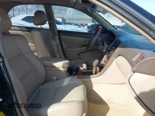 2001 Lexus ES with VIN JT8BF28GX10317370, listed as a IAAI auction lot 41512950 with 221,206 mi miles. Bid and sale history available at carsss.com. Image 5.