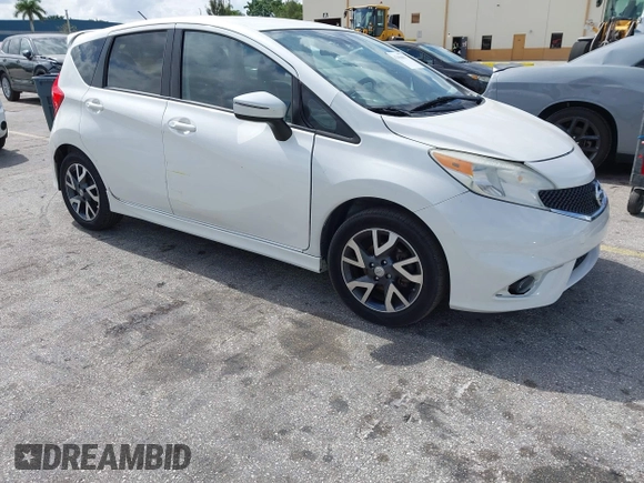 2015 Nissan Note SR z VIN 3N1CE2CP3FL399892, wystawiony jako IAAI lot #42186661 z przebiegiem 83 324 mil mil oraz . Historia ofert i sprzedaży dostępna na DreamBid. Obrazek 1.