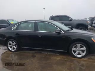 2013 Volkswagen Passat SE с VIN 1VWBH7A33DC052582, выставлен на аукционе IAAI как лот 41431178 с пробегом 127 072 миль миль и . История ставок и продаж доступна на DreamBid. Изображение 14.