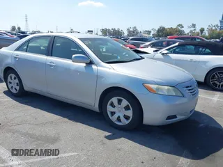 2007 Toyota Camry CE z VIN 4T1BE46K47U705215, wystawiony jako IAAI lot #42244203 z przebiegiem 183 527 mil mil oraz . Historia ofert i sprzedaży dostępna na DreamBid. Obrazek 1.