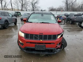 2019 Jeep Compass Altitude z VIN 3C4NJDBB9KT683346, wystawiony jako Copart lot #45036815 z przebiegiem 59 833 mil mil oraz Szkoda całkowita • Salvage title. Historia ofert i sprzedaży dostępna na DreamBid. Obrazek 5.