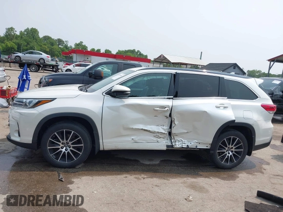 2017 Toyota Highlander XLE z VIN 5TDJZRFH0HS417638, wystawiony jako IAAI lot #42396180 z przebiegiem 101 377 mil mil oraz . Historia ofert i sprzedaży dostępna na DreamBid. Obrazek 14.