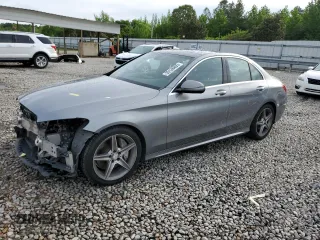 2016 Mercedes-Benz C 300 z VIN 55SWF4JBXGU165337, wystawiony jako Copart lot #55136805 z przebiegiem 147 925 mil mil oraz Szkoda całkowita • Salvage title. Historia ofert i sprzedaży dostępna na DreamBid. Obrazek 1.