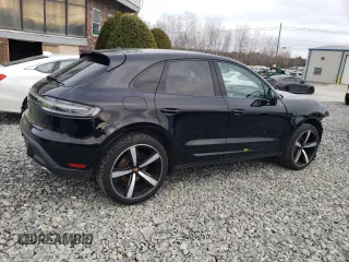 2022 Porsche Macan with VIN WP1AA2A51NLB00488, listed as a Copart auction lot 48550365 with 37,110 mi miles and Salvage Title. Bid and sale history available at carsss.com. Image 3.