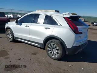 2020 Cadillac XT4 AWD Premium Luxury z VIN 1GYFZDR46LF083118, wystawiony jako IAAI lot #40495567 z przebiegiem 83 224 mil mil oraz . Historia ofert i sprzedaży dostępna na DreamBid. Obrazek 3.