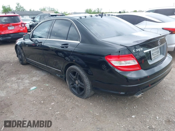 2010 Mercedes-Benz C 300 Sport z VIN WDDGF8BB5AR131972, wystawiony jako IAAI lot #42221225 z przebiegiem 145 036 mil mil oraz . Historia ofert i sprzedaży dostępna na DreamBid. Obrazek 3.