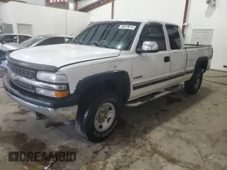 2000 Chevrolet Silverado 2500 LT with VIN 1GCGK29U2YE409366, listed as a Copart auction lot 88019815 with 0 mi miles and Salvage Title. Bid and sale history available at carsss.com. Image 1.