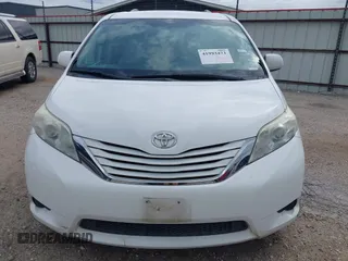2016 Toyota Sienna LE AAS with VIN 5TDKK3DCXGS709132, listed as a IAAI auction lot 41993473 with 270,811 mi miles. Bid and sale history available at carsss.com. Image 12.
