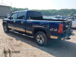 2003 Chevrolet Silverado 1500HD LS z VIN 1GCGK13U23F211313, wystawiony jako IAAI lot #42410523 z przebiegiem 396 076 mil mil oraz . Historia ofert i sprzedaży dostępna na DreamBid. Obrazek 3.