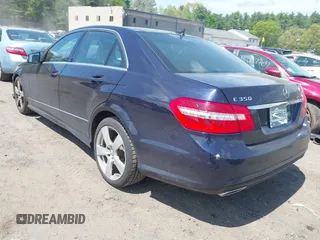 2010 Mercedes-Benz E 350 Luxury z VIN WDDHF8HB7AA114536, wystawiony jako IAAI lot #42237304 z przebiegiem 117 125 mil mil oraz . Historia ofert i sprzedaży dostępna na DreamBid. Obrazek 3.
