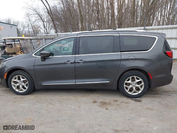 2018 Chrysler Pacifica Touring L with VIN 2C4RC1BG8JR139539, listed as a IAAI auction lot 41910181 with NaN miles. Bid and sale history available at carsss.com. Image 14.