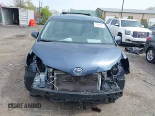 2015 Toyota Sienna XLE with VIN 5TDYK3DC9FS653421, listed as a IAAI auction lot 42031069 with 175,830 mi miles. Bid and sale history available at carsss.com. Image 13.