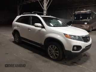 2011 Kia Sorento EX with VIN 5XYKUDA2XBG136475, listed as a IAAI auction lot 41795452 with 218,041 mi miles. Bid and sale history available at carsss.com. Image 1.