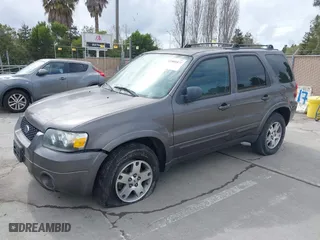 2005 Ford Escape Limited with VIN 1FMCU94195KC22522, listed as a IAAI auction lot 41901471 with 201,427 mi miles. Bid and sale history available at carsss.com. Image 2.