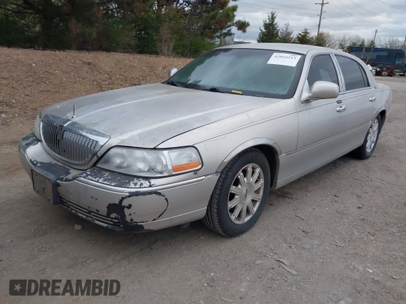 2009 Lincoln Town Car Signature Limited z VIN 2LNHM82V39X633665, wystawiony jako IAAI lot #42016213 z przebiegiem 150 589 mil mil oraz . Historia ofert i sprzedaży dostępna na DreamBid. Obrazek 2.