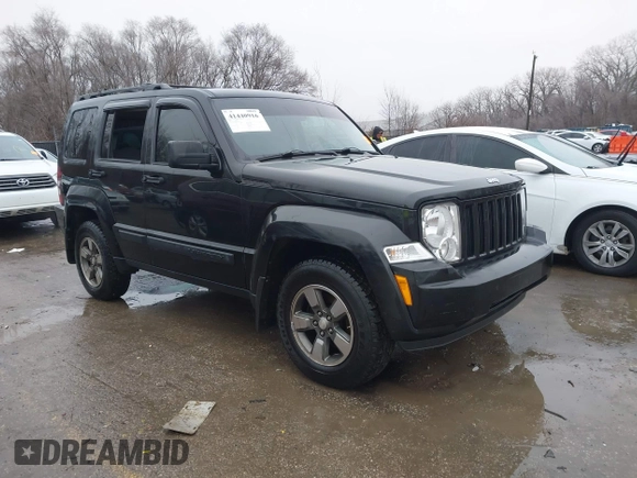 2008 Jeep Liberty Sport z VIN 1J8GN28KX8W187590, wystawiony jako IAAI lot #41440916 z przebiegiem 168 798 mil mil oraz . Historia ofert i sprzedaży dostępna na DreamBid. Obrazek 1.