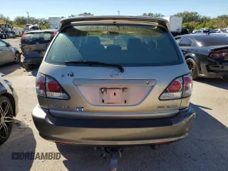 2002 Lexus RX 300 with VIN JTJHF10U920278373, listed as a Copart auction lot 81881594 with 197,501 mi miles and Salvage Title. Bid and sale history available at carsss.com. Image 6.