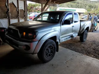 2011 Toyota Tacoma z VIN 5TFUX4EN8BX008611, wystawiony jako Copart lot #43616705 z przebiegiem 154 650 mil mil oraz Szkoda całkowita • Salvage title. Historia ofert i sprzedaży dostępna na DreamBid. Obrazek 1.