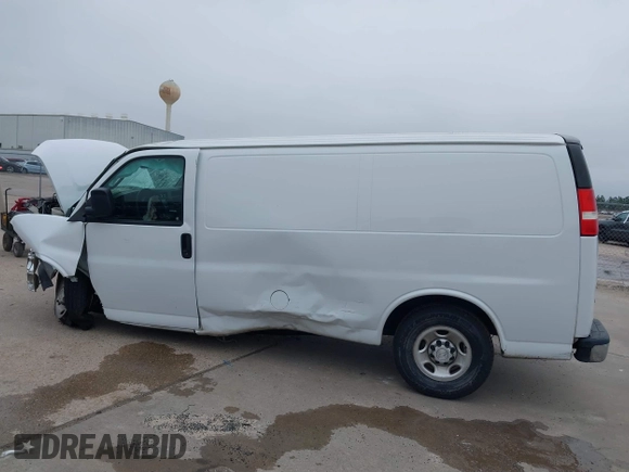 2018 Chevrolet Express Cargo Van with VIN 1GCWGAFG3J1905280, listed as a IAAI auction lot 41610303 with 262,115 mi miles. Bid and sale history available at carsss.com. Image 15.