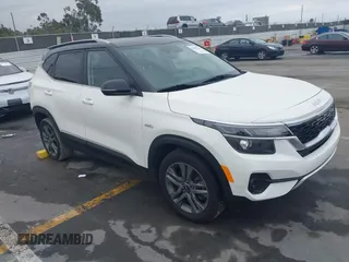 2022 Kia Seltos S z VIN KNDEUCAA0N7245608, wystawiony jako IAAI lot #42072614 z przebiegiem 51 266 mil mil oraz . Historia ofert i sprzedaży dostępna na DreamBid. Obrazek 1.