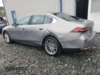 2024 BMW 5 Series 530i xDrive with VIN WBA53FJ03RCR50103, listed as a Copart auction lot 82044264 with 15,686 mi miles and Clean Title. Bid and sale history available at carsss.com. Image 2.