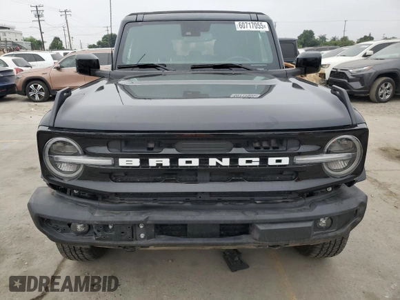 2022 Ford Bronco z VIN 1FMDE5BH2NLB22556, wystawiony jako Copart lot #60717055 z przebiegiem 27 757 mil mil oraz Szkoda całkowita • Salvage title. Historia ofert i sprzedaży dostępna na DreamBid. Obrazek 5.