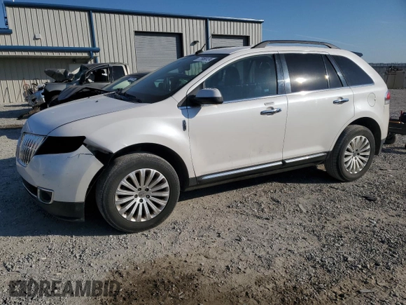 2011 Lincoln MKX z VIN 2LMDJ6JK0BBJ34056, wystawiony jako Copart lot #77958124 z przebiegiem 213 173 mil mil oraz Szkoda całkowita • Salvage title. Historia ofert i sprzedaży dostępna na DreamBid. Obrazek 1.