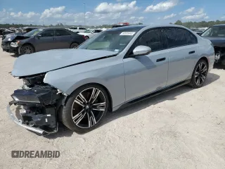 2023 BMW 7 Series 760i xDrive z VIN WBA33EJ02PCM31462, wystawiony jako Copart lot #60895944 z przebiegiem 21 413 mil mil oraz Czysty tytuł • Clean title. Historia ofert i sprzedaży dostępna na DreamBid. Obrazek 1.
