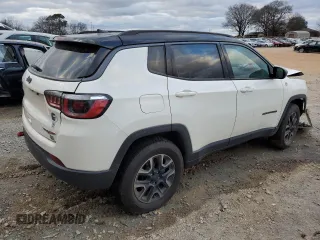 2019 Jeep Compass Trailhawk z VIN 3C4NJDDB4KT740047, wystawiony jako Copart lot #86834404 z przebiegiem 108 201 mil mil oraz Szkoda całkowita • Salvage title. Historia ofert i sprzedaży dostępna na DreamBid. Obrazek 3.