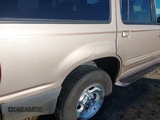 1998 Ford Explorer z VIN 1FMZU32X6WUC61508, wystawiony jako IAAI lot #41501015 z przebiegiem 240 310 mil mil oraz . Historia ofert i sprzedaży dostępna na DreamBid. Obrazek 18.