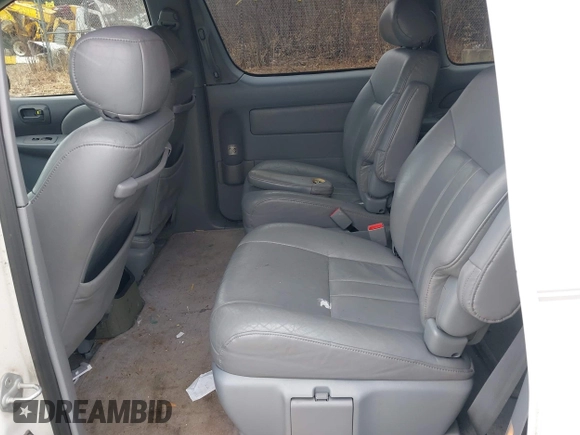 2000 Toyota Sienna LE with VIN 4T3ZF13C4YU233128, listed as a IAAI auction lot 41973322 with 117,577 mi miles. Bid and sale history available at carsss.com. Image 8.