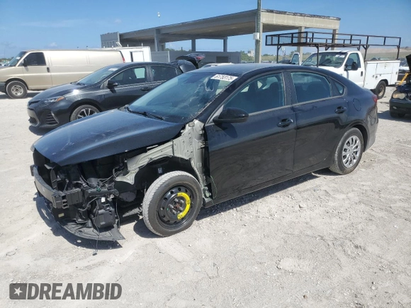 2021 Kia Forte LXS with VIN 3KPF24AD4ME409208, listed as a Copart auction lot 61753175 with 42,131 mi miles and Salvage title. Bid and sale history available at DreamBid. Image 1.