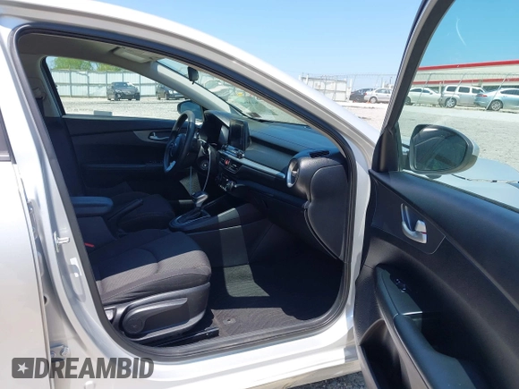 2019 Kia Forte LXS z VIN 3KPF24AD8KE024487, wystawiony jako IAAI lot #42138829 z przebiegiem 110 899 mil mil oraz . Historia ofert i sprzedaży dostępna na DreamBid. Obrazek 5.