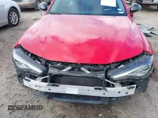 2020 Alfa Romeo Giulia z VIN ZARFAMAN3L7625180, wystawiony jako IAAI lot #41517401 z przebiegiem 43 010 mil mil oraz . Historia ofert i sprzedaży dostępna na DreamBid. Obrazek 10.