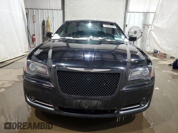 2013 Chrysler 300 S z VIN 2C3CCAGG2DH505279, wystawiony jako Copart lot #43584625 z przebiegiem 155 645 mil mil oraz Szkoda całkowita • Salvage title. Historia ofert i sprzedaży dostępna na DreamBid. Obrazek 5.