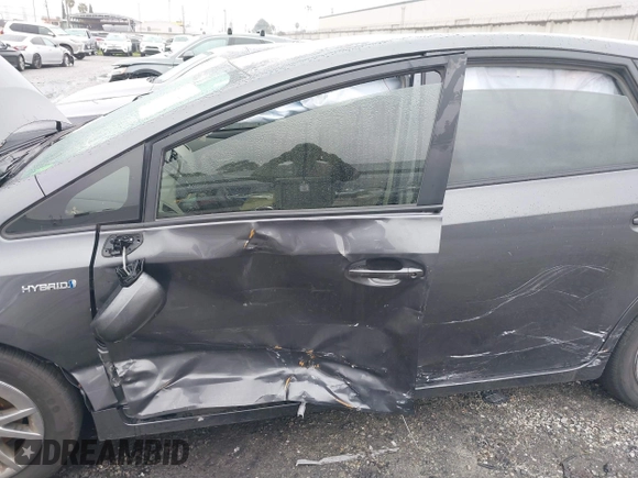 2017 Toyota Prius v Two with VIN JTDZN3EU6HJ069884, listed as a IAAI auction lot 41493416 with 37,716 mi miles. Bid and sale history available at carsss.com. Image 6.