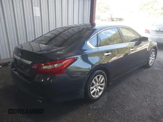 2018 Nissan Altima SV with VIN 1N4AL3APXJC270416, listed as a IAAI auction lot 42059145 with 157,877 mi miles and . Bid and sale history available at carsss.com. Image 4.