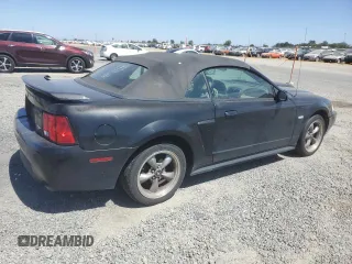 2003 Ford Mustang GT Deluxe z VIN 1FAFP45X23F436939, wystawiony jako Copart lot #61106135 z przebiegiem 105 860 mil mil oraz Czysty tytuł • Clean title. Historia ofert i sprzedaży dostępna na DreamBid. Obrazek 3.