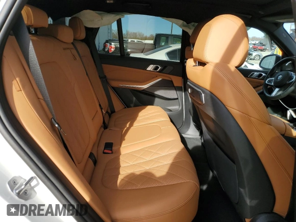 2024 BMW X5 xDrive40i z VIN 5UX23EU05R9U48829, wystawiony jako Copart lot #49902435 z przebiegiem Nie podano mil oraz Szkody całkowita. Historia ofert i sprzedaży dostępna na DreamBid. Obrazek 10.