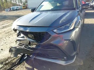 2024 Toyota Highlander LE z VIN 5TDKDRBH3RS531823, wystawiony jako IAAI lot #41769437 z przebiegiem 27 754 mil mil oraz . Historia ofert i sprzedaży dostępna na DreamBid. Obrazek 12.