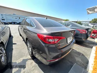 2015 Hyundai Sonata SE z VIN 5NPE24AF3FH182847, wystawiony jako Copart lot #58872415 z przebiegiem 134 917 mil mil oraz Czysty tytuł • Clean title. Historia ofert i sprzedaży dostępna na DreamBid. Obrazek 3.