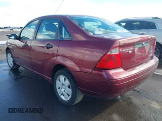 2007 Ford Focus S z VIN 1FAHP34NX7W114297, wystawiony jako IAAI lot #41774573 z przebiegiem 111 079 mil mil oraz . Historia ofert i sprzedaży dostępna na DreamBid. Obrazek 3.