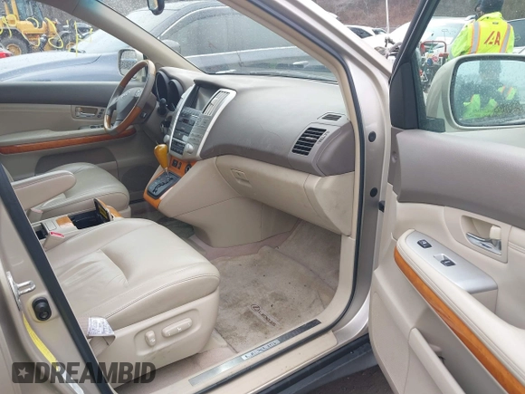 2005 Lexus RX 330 with VIN 2T2HA31U25C084527, listed as a IAAI auction lot 41689667 with 173,842 mi miles. Bid and sale history available at carsss.com. Image 5.