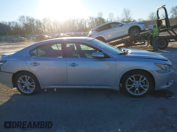 2014 Nissan Maxima SV z VIN 1N4AA5AP7EC442330, wystawiony jako IAAI lot #41288761 z przebiegiem 107 476 mil mil oraz . Historia ofert i sprzedaży dostępna na DreamBid. Obrazek 13.