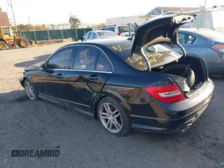 2012 Mercedes-Benz C 300 Sport с VIN WDDGF8BB7CR198950, выставлен на аукционе IAAI как лот 42138119 с пробегом Не указан миль и . История ставок и продаж доступна на DreamBid. Изображение 3.