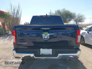 2019 Ram 1500 Big Horn z VIN 1C6RREFT4KN769061, wystawiony jako IAAI lot #41356744 z przebiegiem Nie podano mil oraz . Historia ofert i sprzedaży dostępna na DreamBid. Obrazek 16.